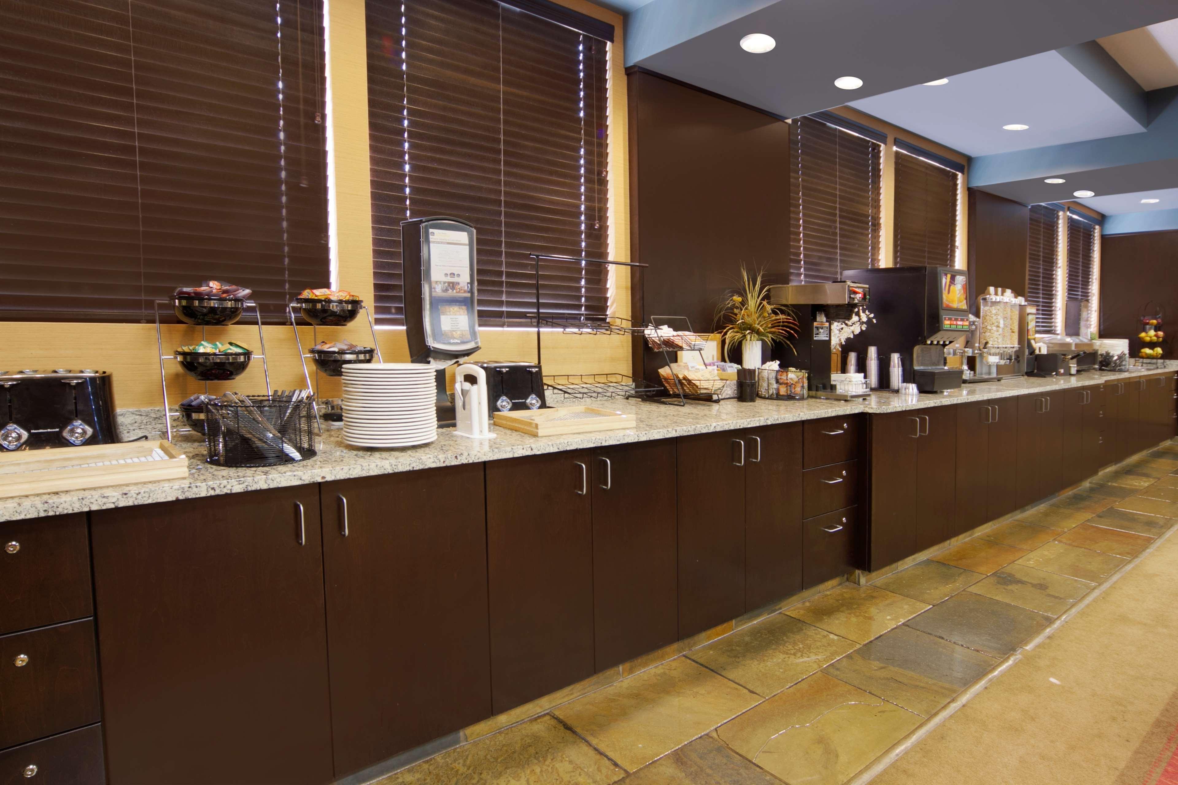 Best Western Bonnyville Inn & Suites Exterior photo