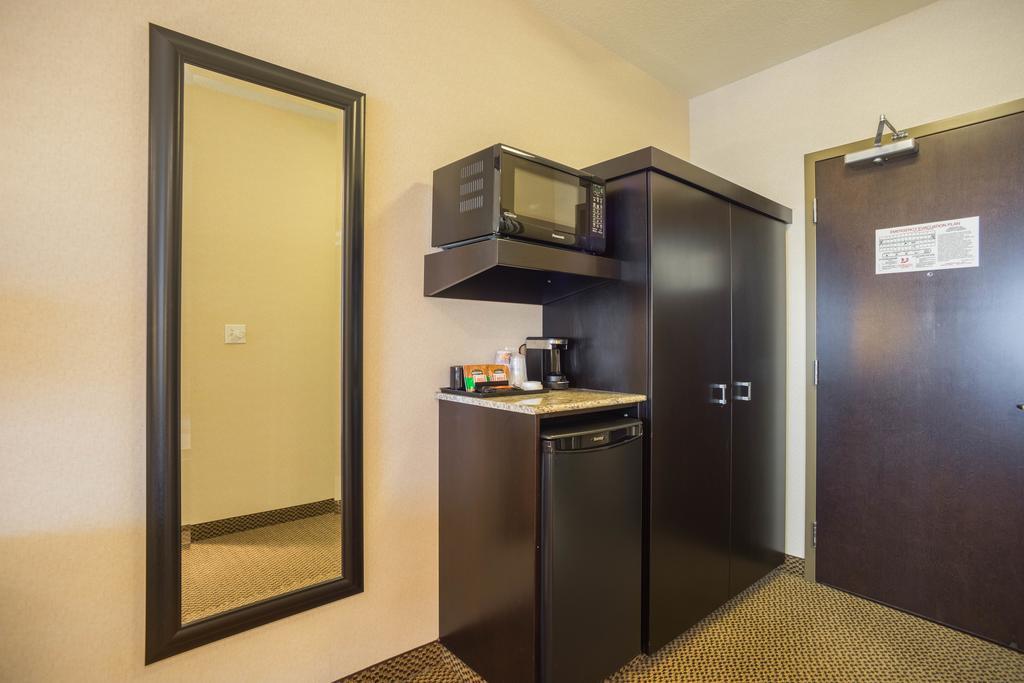 Best Western Bonnyville Inn & Suites Exterior photo